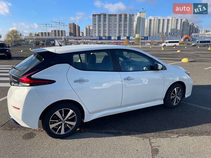 Хэтчбек Nissan Leaf 2019 в Киеве