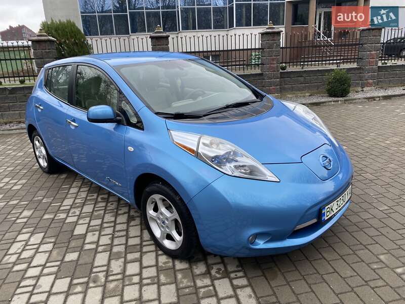 Хэтчбек Nissan Leaf 2011 в Ровно