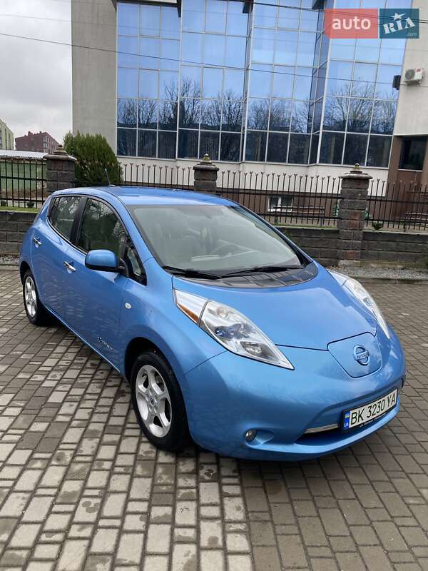 Хэтчбек Nissan Leaf 2011 в Ровно