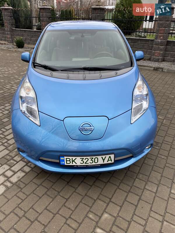 Хэтчбек Nissan Leaf 2011 в Ровно