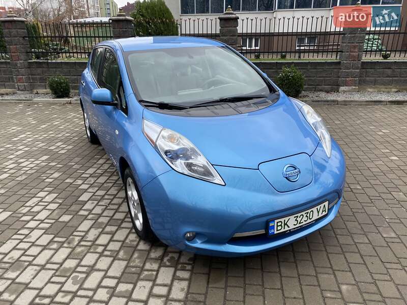 Хэтчбек Nissan Leaf 2011 в Ровно