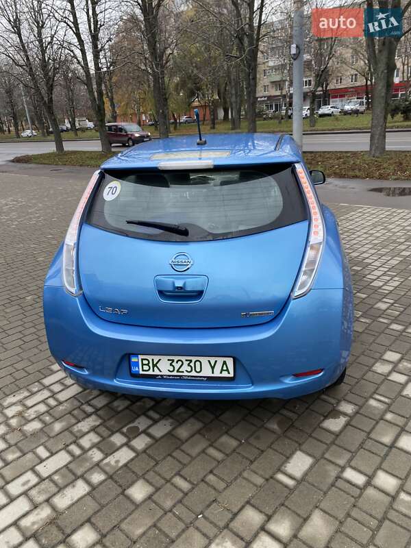 Хэтчбек Nissan Leaf 2011 в Ровно