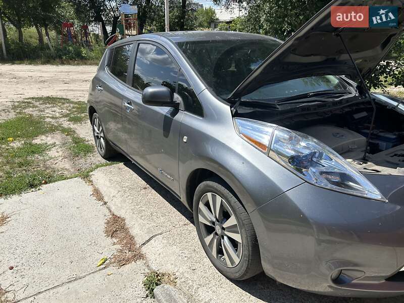 Хэтчбек Nissan Leaf 2015 в Чернигове