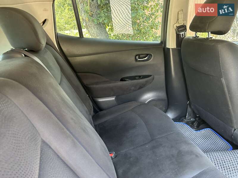 Хэтчбек Nissan Leaf 2015 в Чернигове
