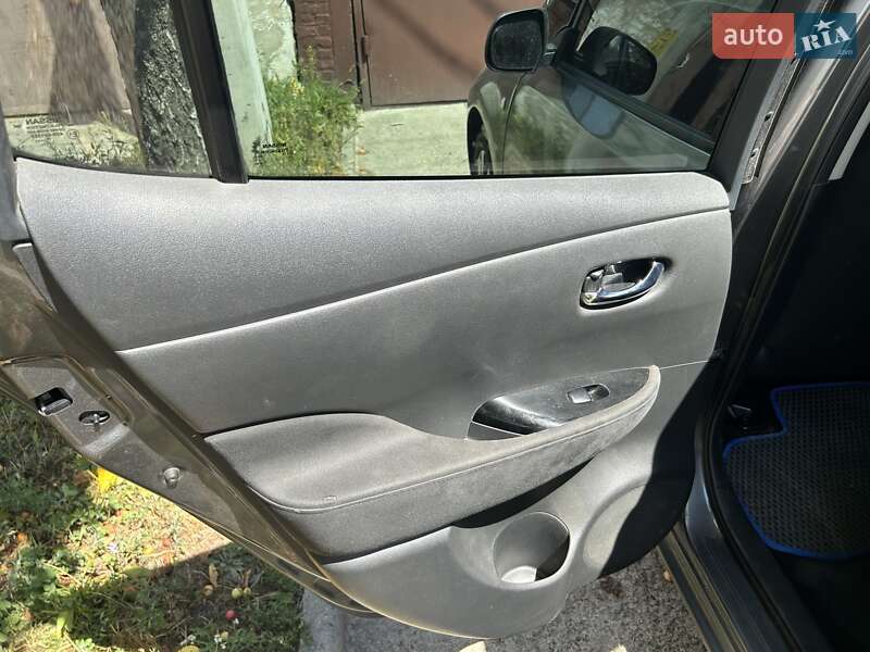 Хэтчбек Nissan Leaf 2015 в Чернигове