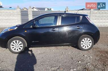 Хэтчбек Nissan Leaf 2013 в 