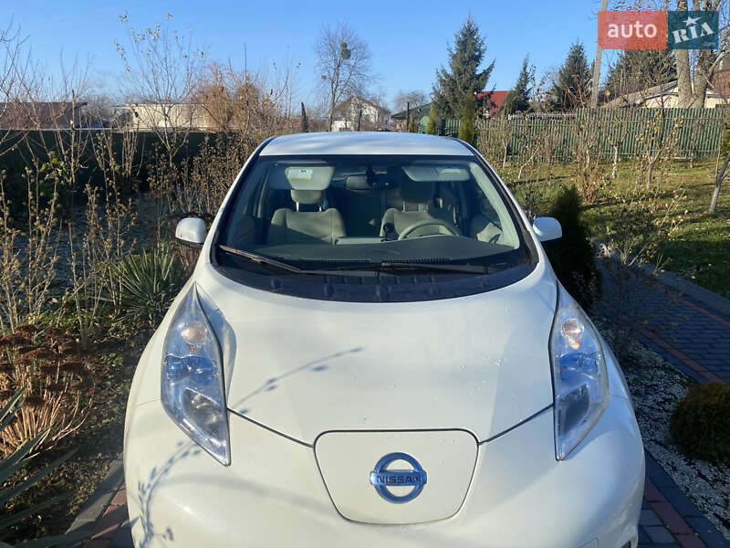 Хэтчбек Nissan Leaf 2011 в Львове