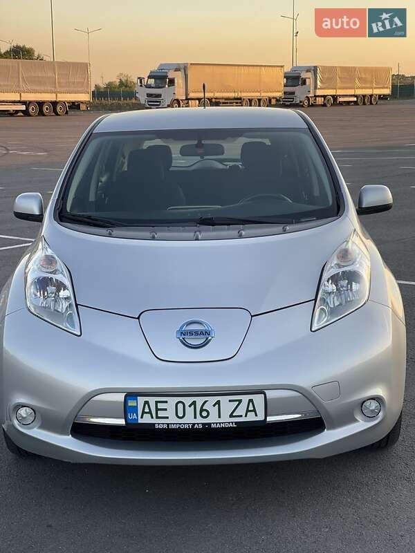 Хэтчбек Nissan Leaf 2014 в Днепре