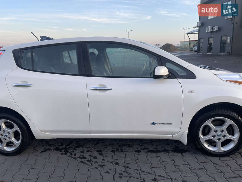 Хетчбек Nissan Leaf 2013 в Чернівцях