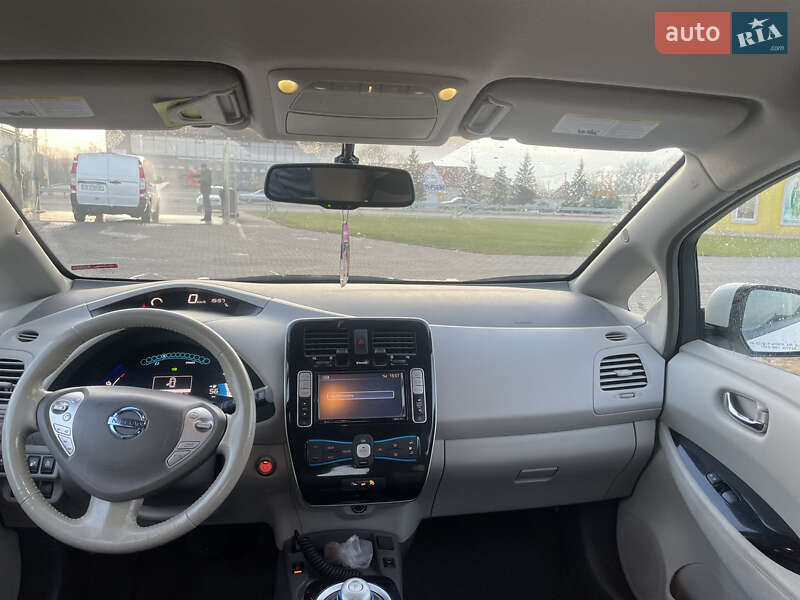 Хетчбек Nissan Leaf 2013 в Чернівцях