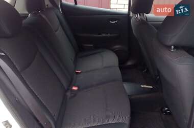 Хэтчбек Nissan Leaf 2013 в 