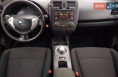 Хэтчбек Nissan Leaf 2013 в 
