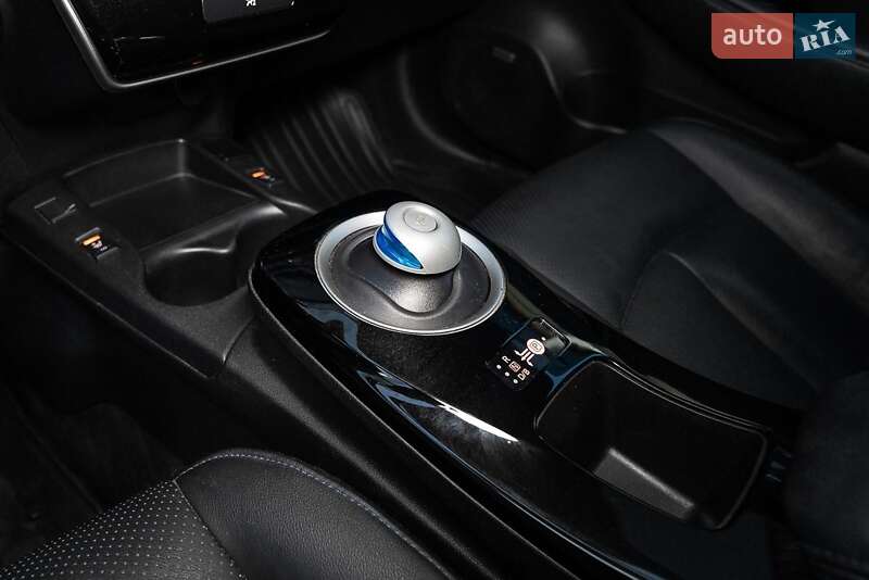 Хэтчбек Nissan Leaf 2016 в Киеве