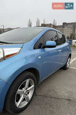 Хэтчбек Nissan Leaf 2011 в 