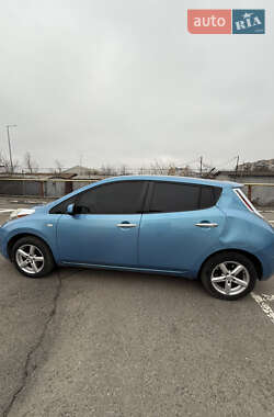 Хэтчбек Nissan Leaf 2011 в 