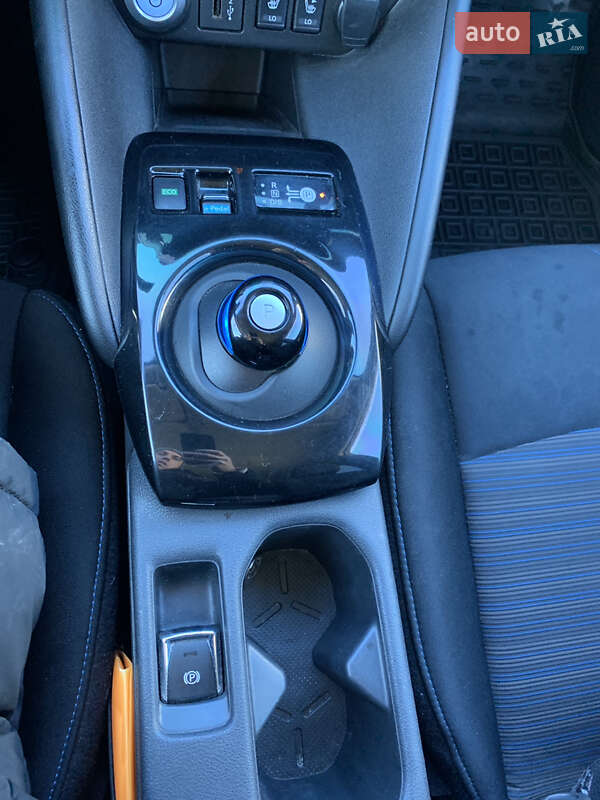 Хетчбек Nissan Leaf 2022 в Чернівцях