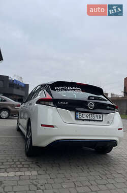 Хэтчбек Nissan Leaf 2022 в 