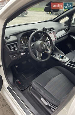 Хэтчбек Nissan Leaf 2022 в 