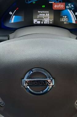 Хэтчбек Nissan Leaf 2014 в 
