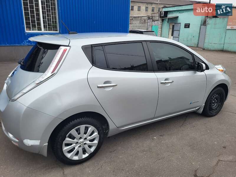 Хетчбек Nissan Leaf 2017 в Кам'янському