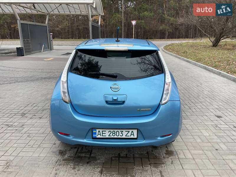 Хэтчбек Nissan Leaf 2011 в Днепре