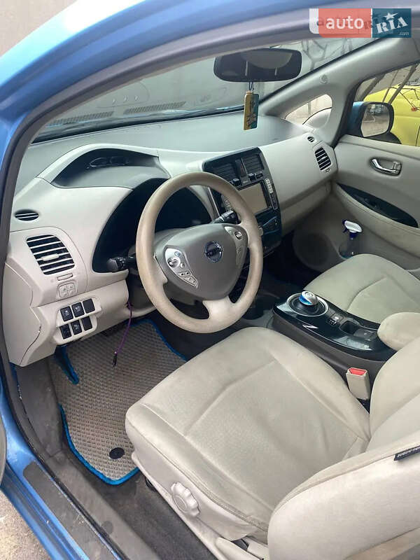 Хэтчбек Nissan Leaf 2011 в Днепре
