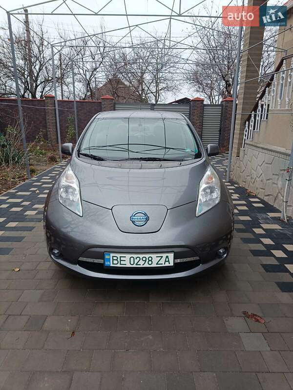 Хэтчбек Nissan Leaf 2015 в Николаеве