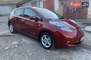 Хетчбек Nissan Leaf 2012 в Чернівцях