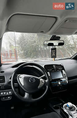 Хэтчбек Nissan Leaf 2013 в 
