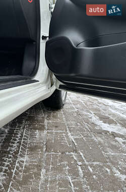 Хэтчбек Nissan Leaf 2013 в 