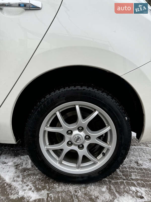 Хэтчбек Nissan Leaf 2013 в Луцке