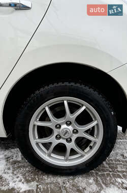 Хэтчбек Nissan Leaf 2013 в 