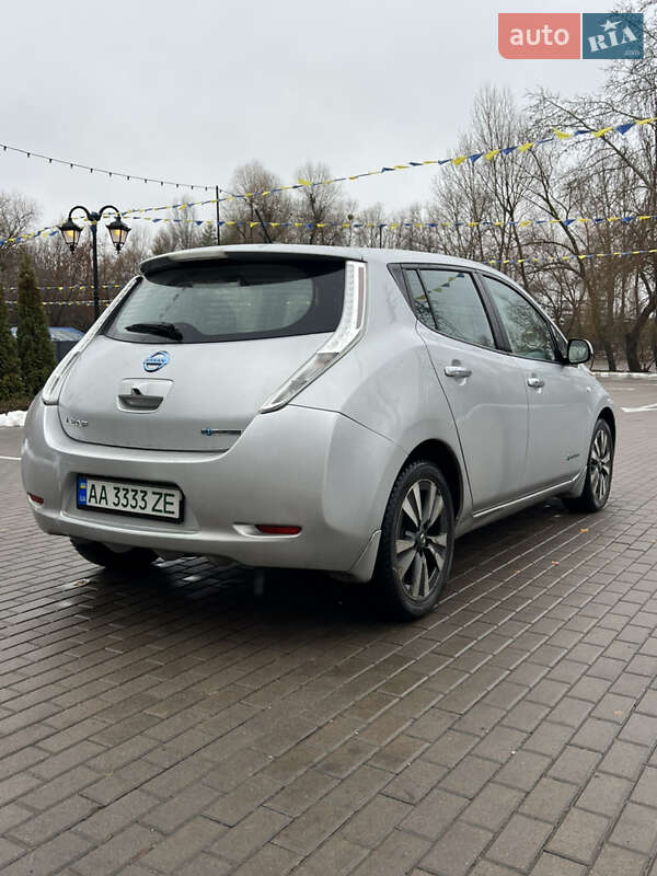 Хэтчбек Nissan Leaf 2016 в Киеве