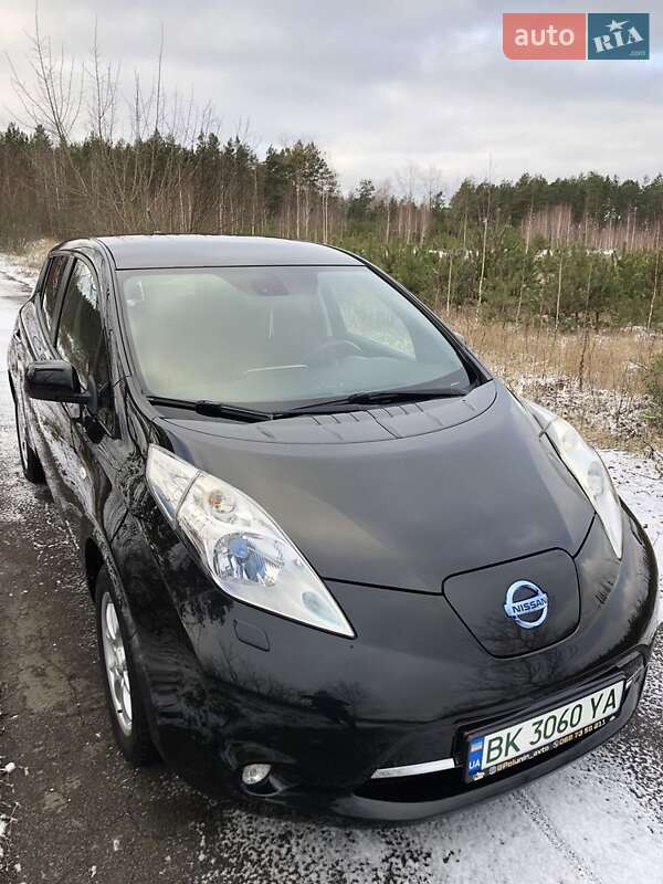 Хетчбек Nissan Leaf 2014 в Дубровиці