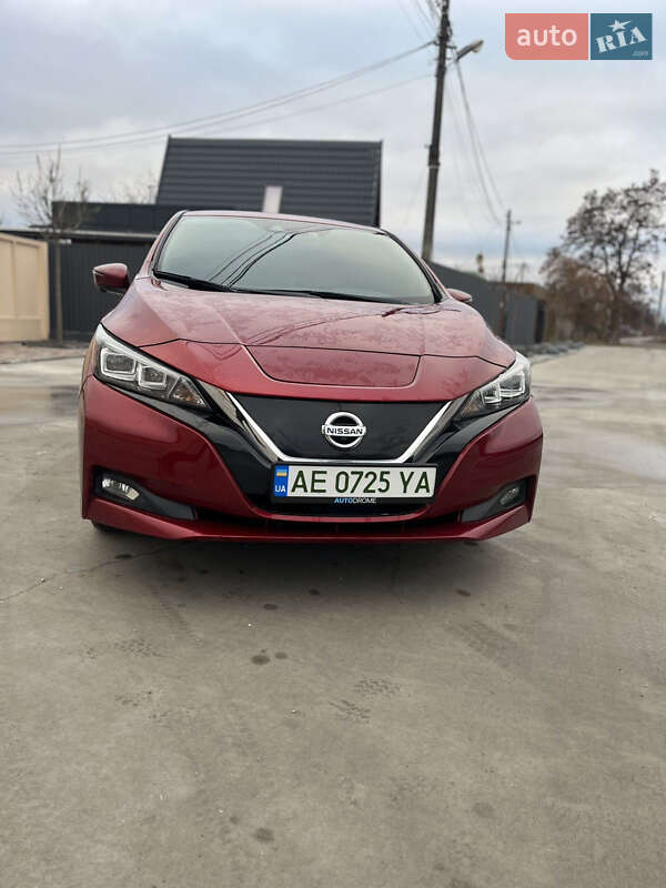 Хэтчбек Nissan Leaf 2017 в Днепре