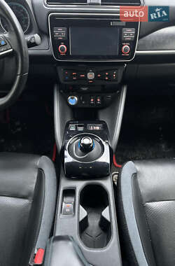 Хэтчбек Nissan Leaf 2017 в 