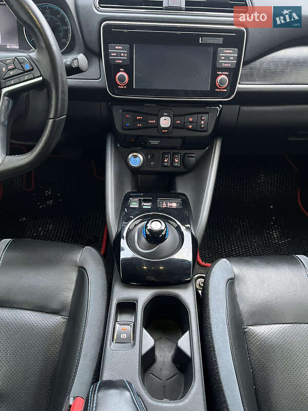 Хэтчбек Nissan Leaf 2017 в Днепре