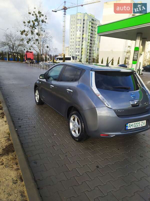 Хетчбек Nissan Leaf 2015 в Житомирі