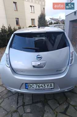 Хэтчбек Nissan Leaf 2012 в Сходнице