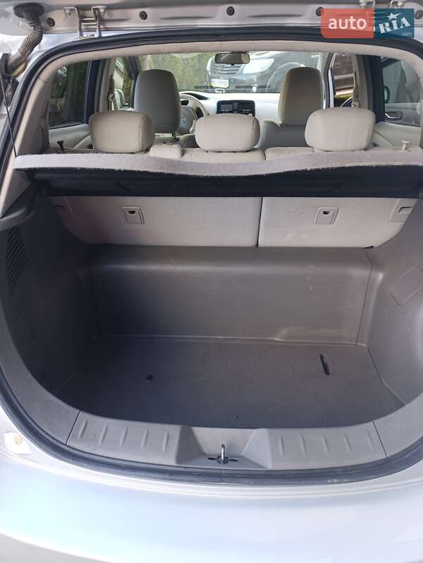 Хетчбек Nissan Leaf 2012 в Східниці