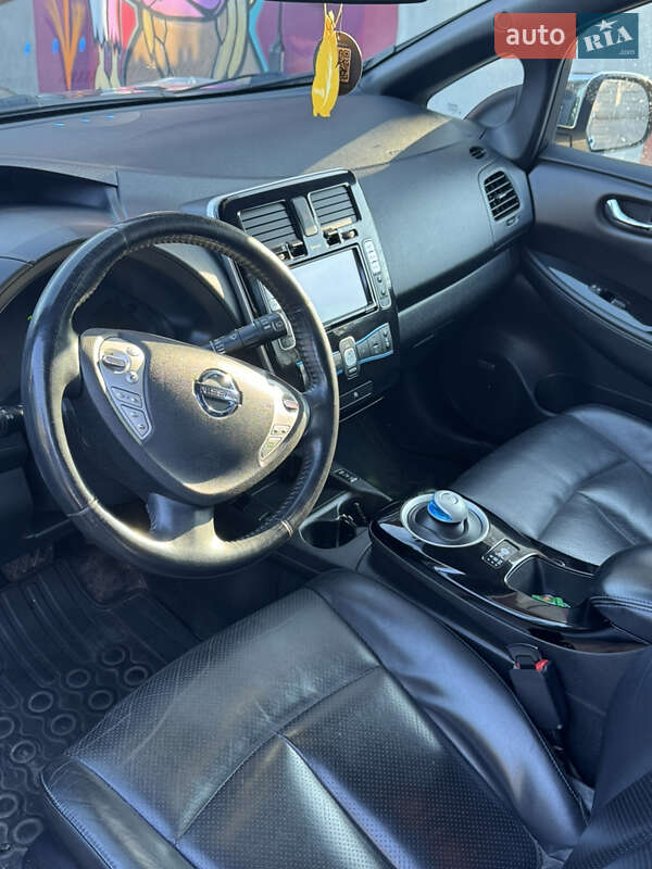 Хетчбек Nissan Leaf 2013 в Володимирі