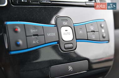 Хэтчбек Nissan Leaf 2015 в 