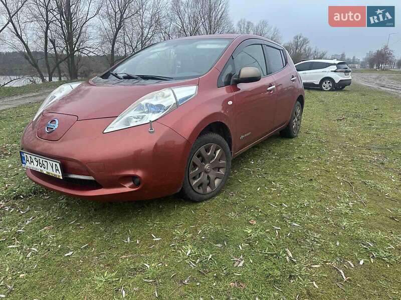 Хэтчбек Nissan Leaf 2015 в Киеве