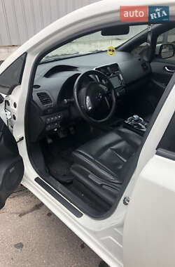 Хэтчбек Nissan Leaf 2016 в 