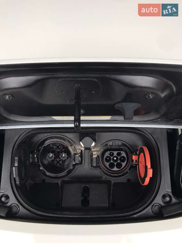 Хетчбек Nissan Leaf 2020 в Одесі