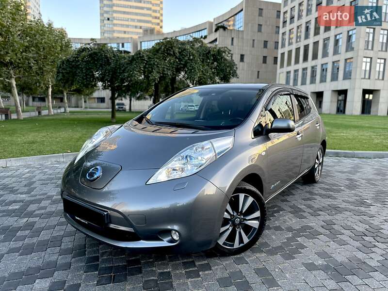 Хетчбек Nissan Leaf 2014 в Дніпрі