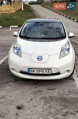 Хэтчбек Nissan Leaf 2011 в Ровно