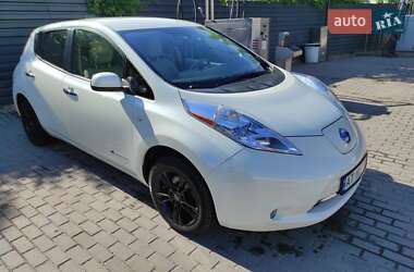 Хэтчбек Nissan Leaf 2012 в 