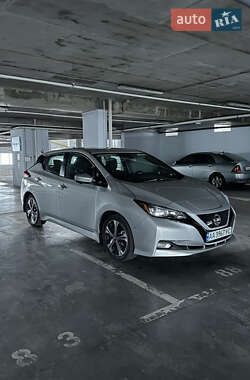 Хэтчбек Nissan Leaf 2020 в Киеве