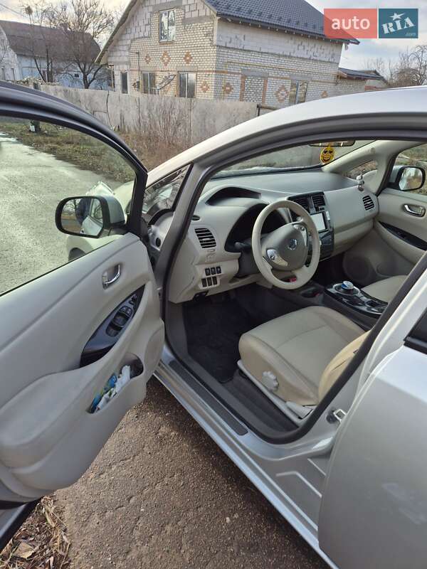 Хэтчбек Nissan Leaf 2012 в Киеве
